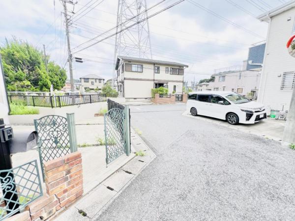千葉市中央区生実町 中古戸建 前面道路含む現地写真
