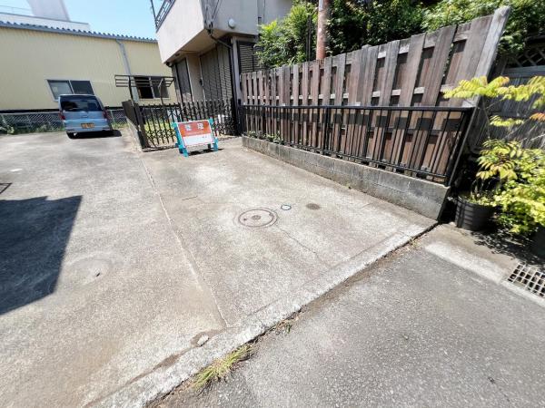 小田原市蓮正寺 中古戸建 駐車場