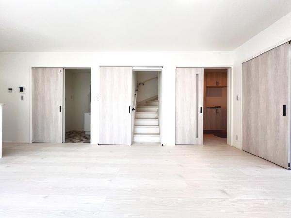 伊勢原市沼目４丁目 戸建 リビングダイニング