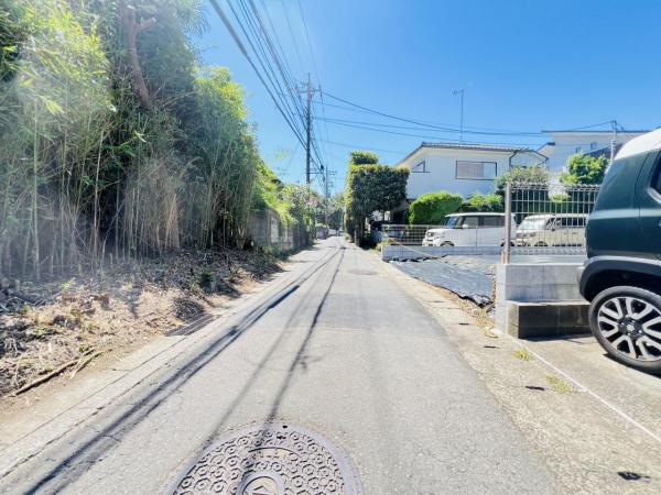 横浜市旭区下川井町 土地 前面道路含む現地写真