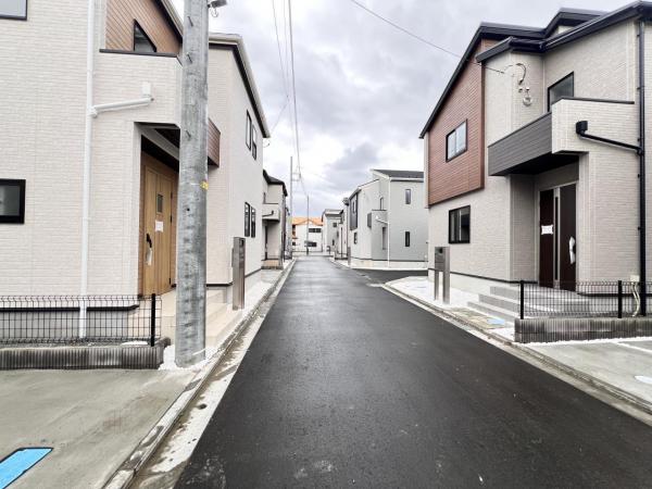 平塚市纒 前面道路含む現地写真