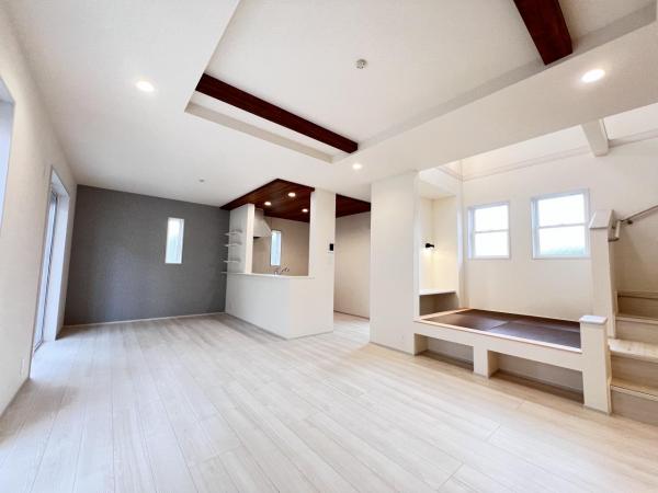 平塚市纒 リビングダイニング