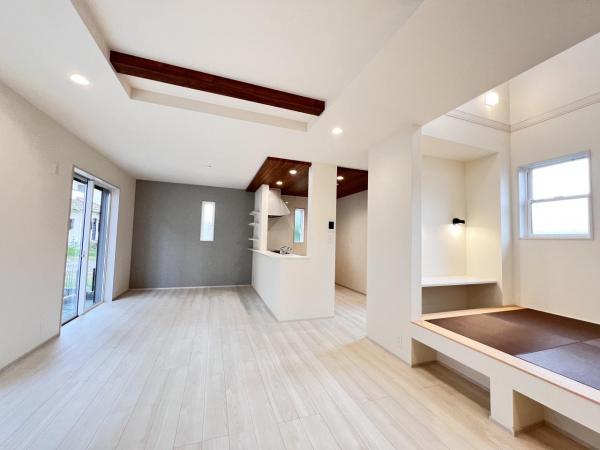 平塚市纒 リビングダイニング