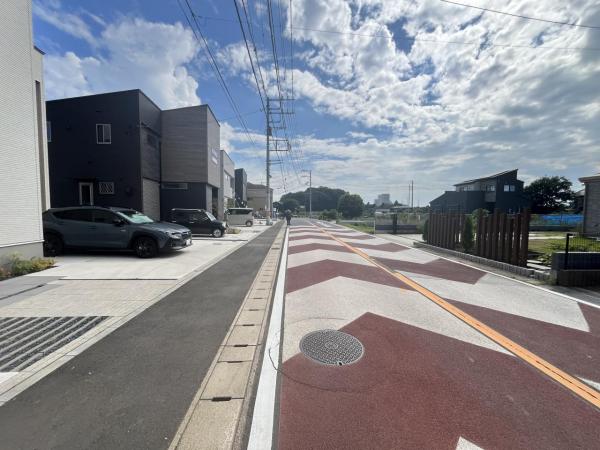 稲毛・萩台町1号棟 前面道路含む現地写真