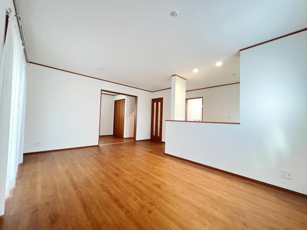 綾瀬市深谷中６丁目 戸建 リビングダイニング