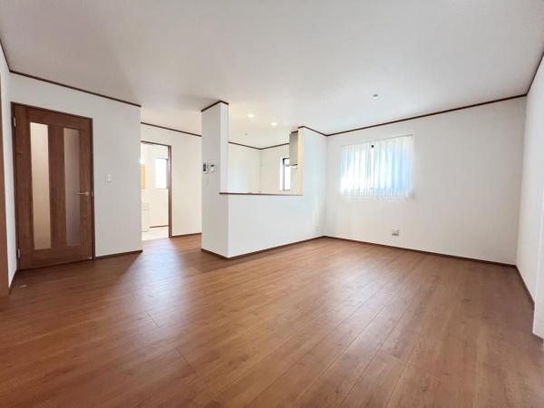 綾瀬市深谷中６丁目 戸建 リビング