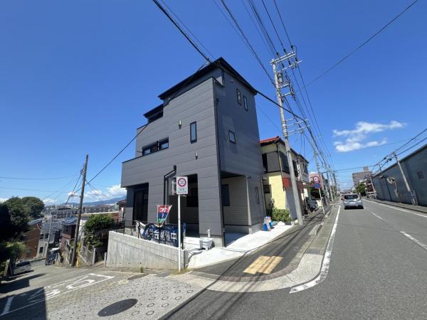 綾瀬市寺尾西２丁目 戸建 前面道路含む現地写真