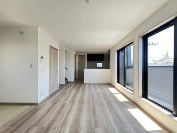 綾瀬市寺尾西２丁目 戸建 リビング