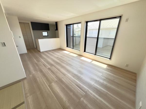 綾瀬市寺尾西２丁目 戸建 リビングダイニング