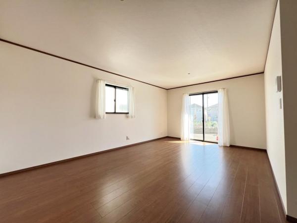 綾瀬市深谷中１丁目 戸建 リビングダイニング