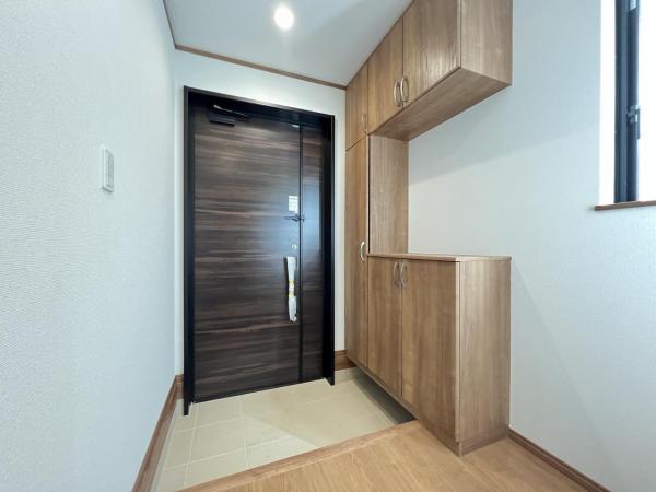 綾瀬市深谷中１丁目 戸建 玄関