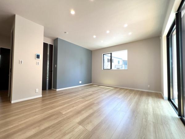 綾瀬市深谷中２丁目 戸建 リビングダイニング