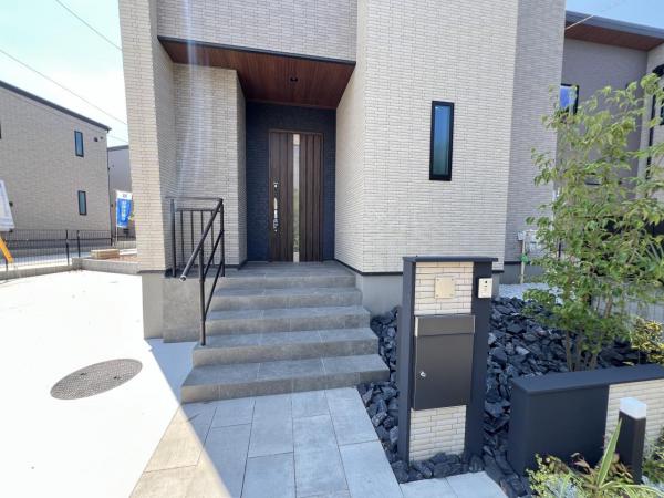 綾瀬市深谷中２丁目 戸建 玄関