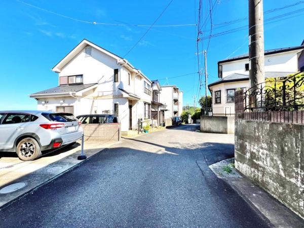 秦野市北矢名 中古戸建 前面道路含む現地写真