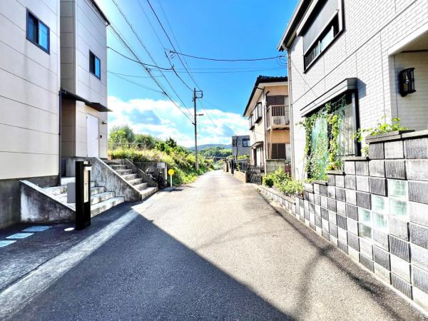 秦野市北矢名 中古戸建 前面道路含む現地写真