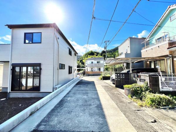 秦野市南矢名 中古戸建 前面道路含む現地写真