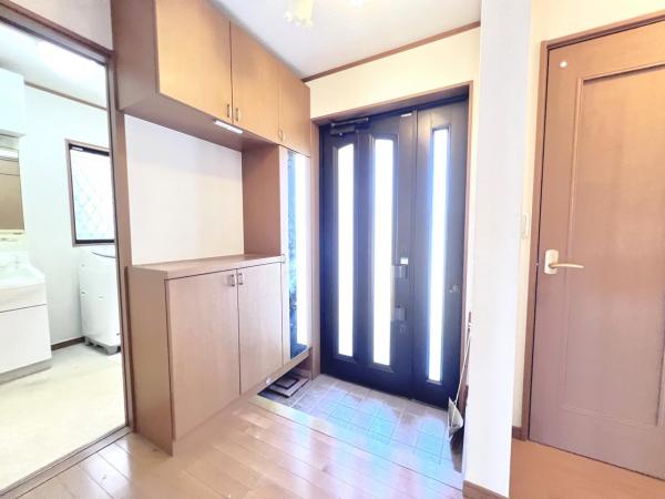 平塚市岡崎 中古戸建 玄関