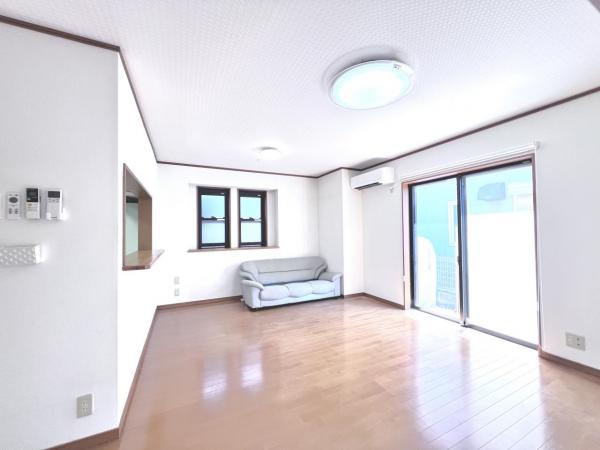 平塚市岡崎 中古戸建 リビングダイニング