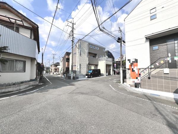 日野市多摩平５丁目　戸建 前面道路含む現地写真