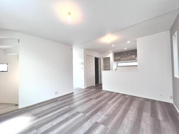 日野市多摩平５丁目　戸建 リビングダイニング