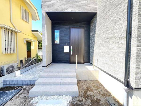 横浜市栄区桂台南１丁目 戸建 玄関