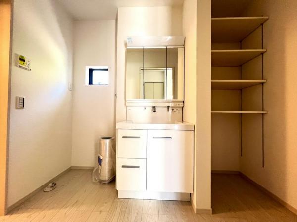 横浜市栄区桂台南１丁目 戸建 洗面化粧台