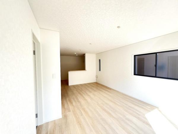 柏市新逆井 第8 リビングダイニング