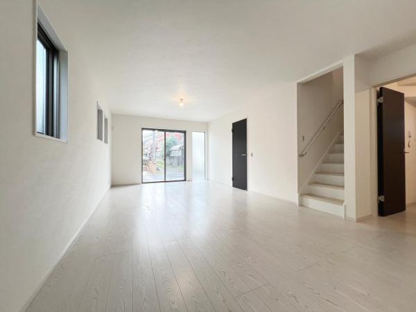 藤沢市高倉6期 リビングダイニング