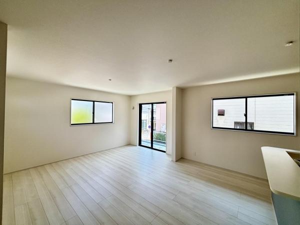 横浜市金沢区高舟台２丁目 戸建 リビング