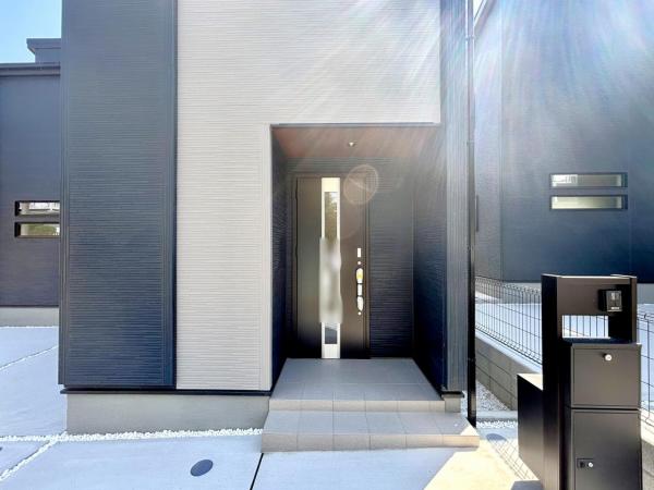 横浜市金沢区高舟台２丁目 戸建 玄関