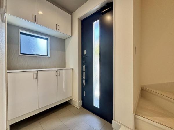 横浜市金沢区高舟台２丁目 戸建 玄関