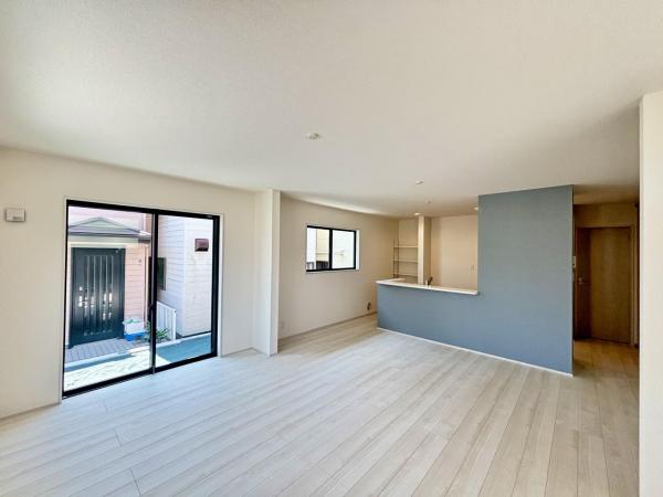 横浜市金沢区高舟台２丁目 戸建 リビングダイニング