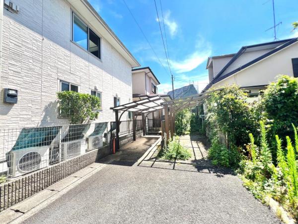 伊勢原市坪ノ内 中古戸建 前面道路含む現地写真