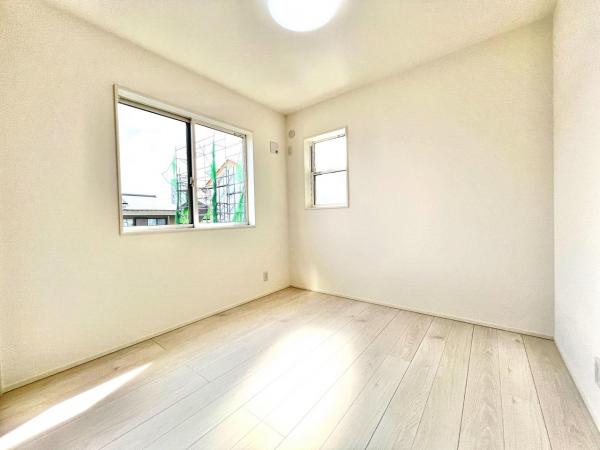 伊勢原市沼目４丁目 戸建 洋室