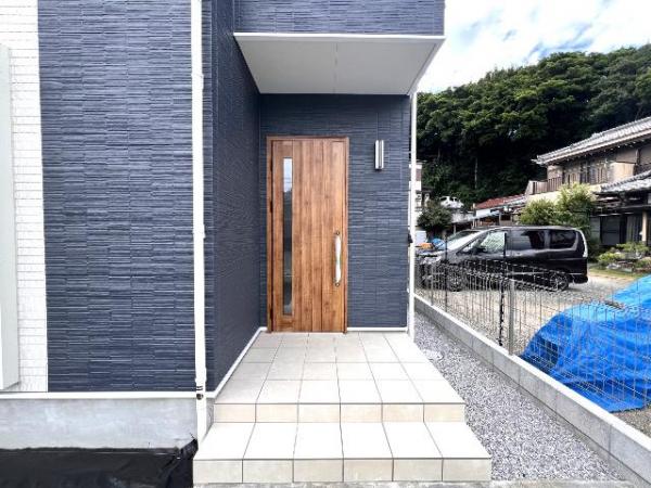 伊勢原市沼目４丁目 戸建 玄関