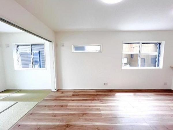 伊勢原市沼目４丁目 戸建 リビングダイニング