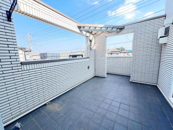 蓮田市大字閏戸 中古戸建 バルコニー