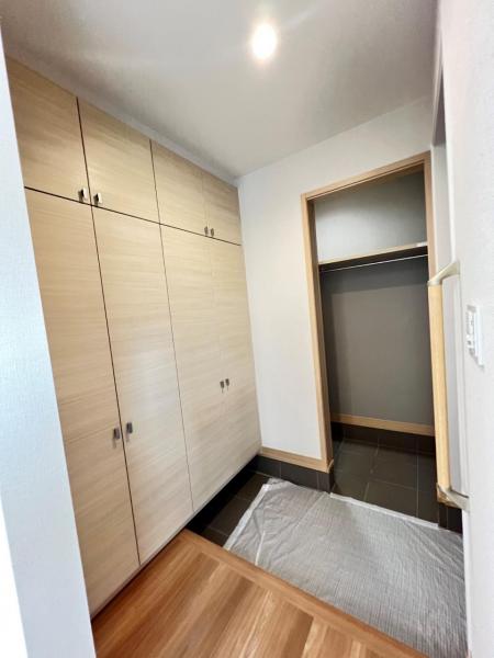 蓮田市大字閏戸 中古戸建 玄関