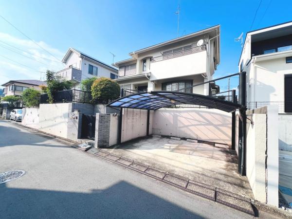 伊勢原市高森台２丁目 中古戸建 前面道路含む現地写真