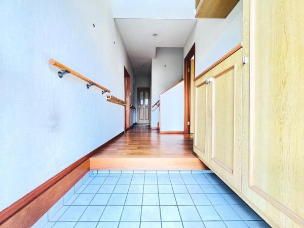 伊勢原市高森台２丁目 中古戸建 玄関