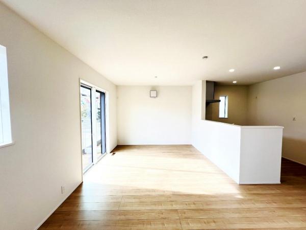 柏市酒井根23ー1期 リビングダイニング