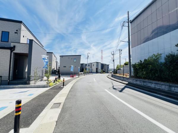 綾瀬市深谷中２丁目 戸建 前面道路含む現地写真