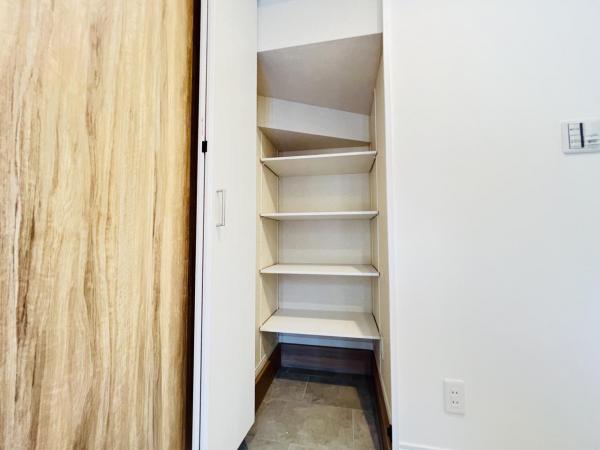 綾瀬市深谷中２丁目 戸建 収納