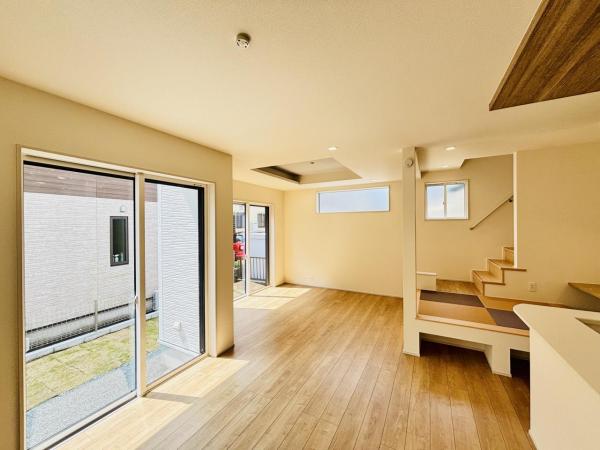 横須賀市岩戸３丁目 戸建 リビングダイニング