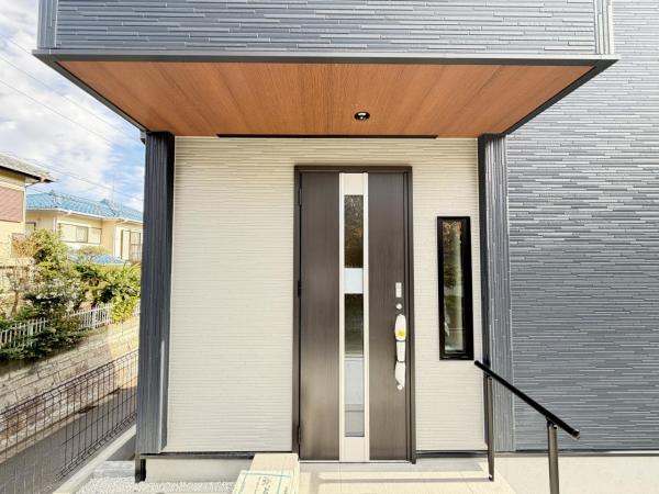 横須賀市湘南鷹取６丁目 戸建 玄関