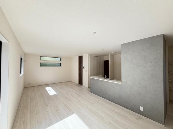 横須賀市湘南鷹取６丁目 戸建 リビング