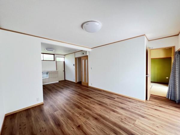 北葛飾郡杉戸町倉松４丁目 中古戸建 リビングダイニング