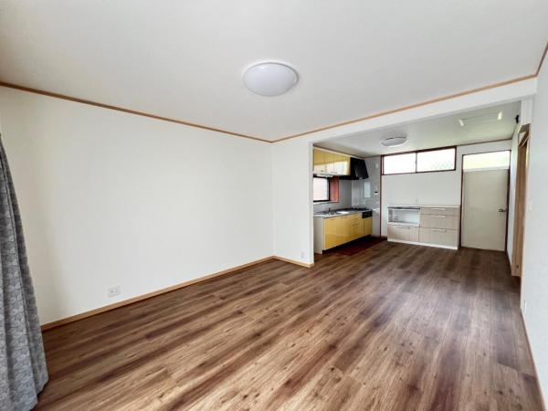 北葛飾郡杉戸町倉松４丁目 中古戸建 リビング