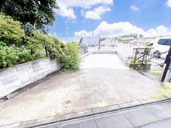 横浜市栄区公田町 中古戸建 駐車場