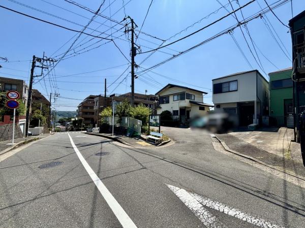 横須賀市船越町８丁目 中古戸建 前面道路含む現地写真